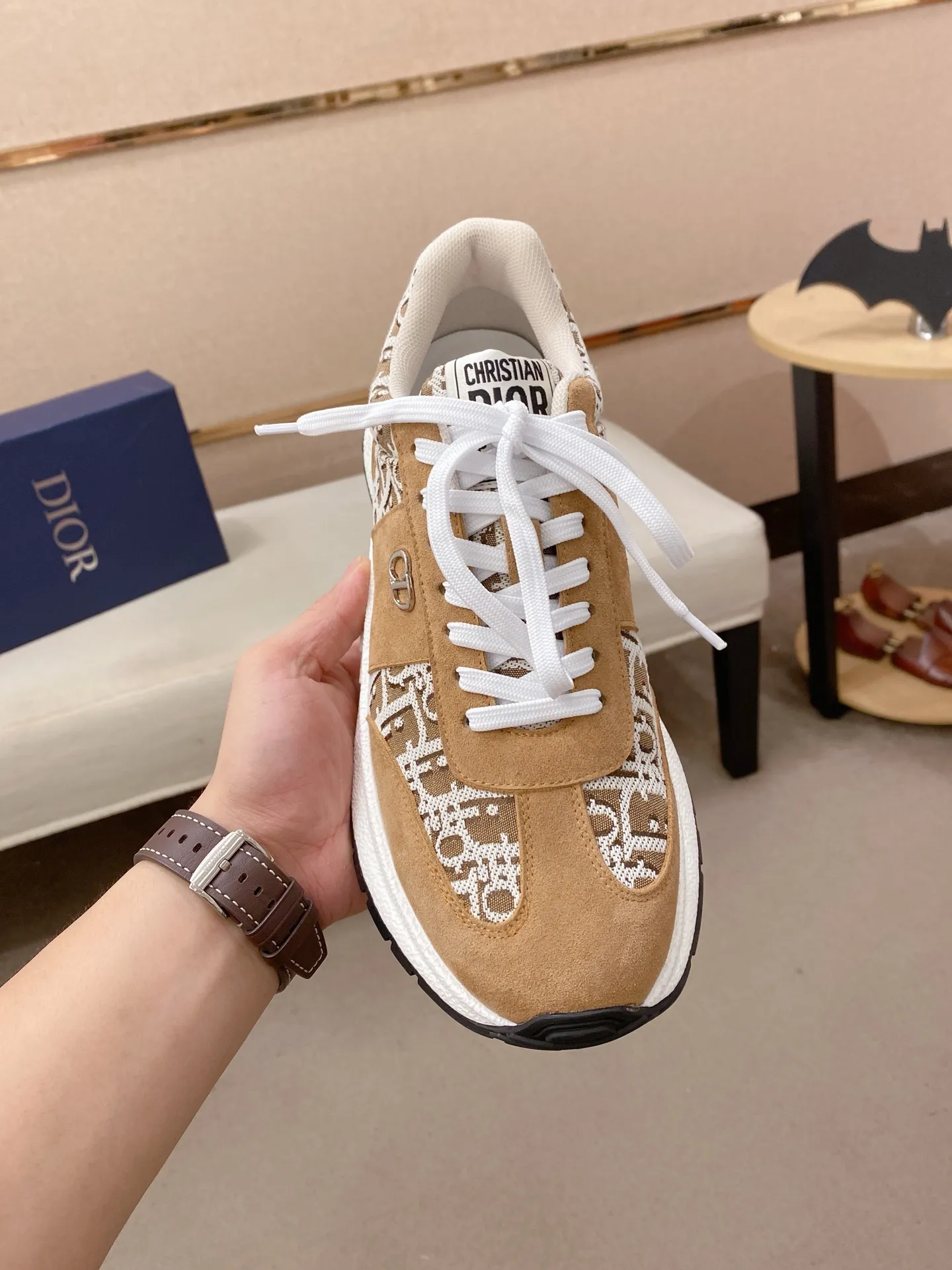 Men's shoes💰 462💰🇮🇹🇮🇹Dior d The new model is on sale at the same time at the counter. The upper 🇮🇹 is imported Italian first-layer cowhide, and the lining is fully imported sheepskin 💪💪. It is a complete 1⃣️ to 1⃣️ replica 🇮🇹💪💪, ⚠ Sole: The original sole is specially provided by the original factory. The exclusive movable molded sole is super comfortable. ⚠Original factory single goods, 🔍🔍high quality, you can enter and leave the counter at will, welcome to compare⚠. Code number: 38-44. Can be customized 45-46